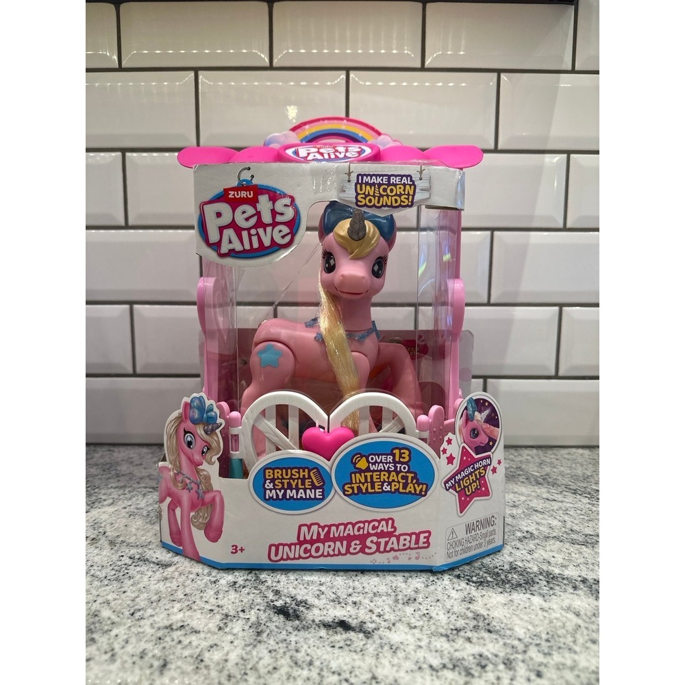 Zuru Pets Alive My Magical Unicorn & Stable lights up